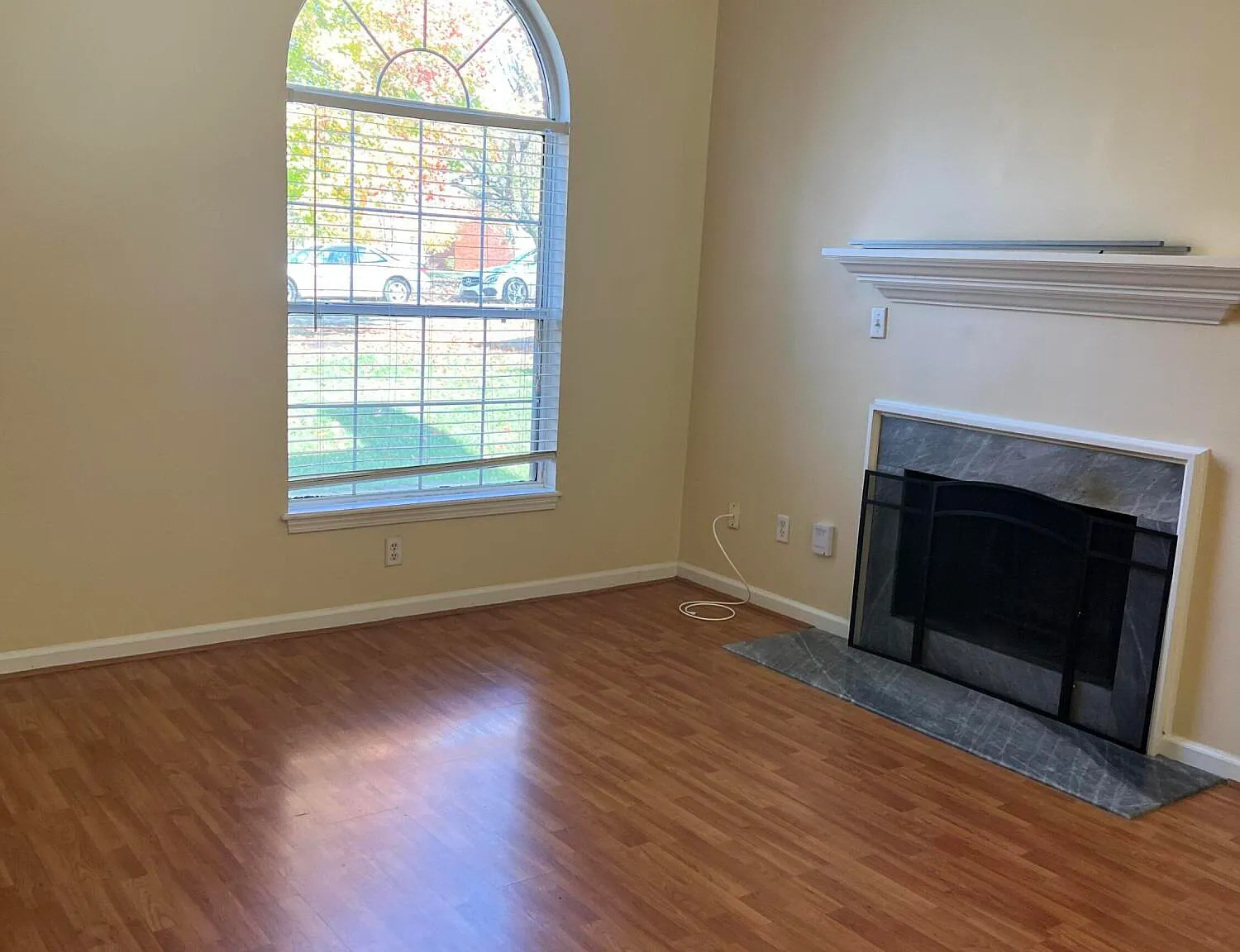 3 bed, 2.5 bath, 1386 sqft, $1,799 — Photo 3