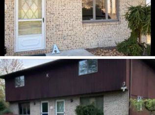 148 Foxwood Rd #A, Moon Township, PA 15108