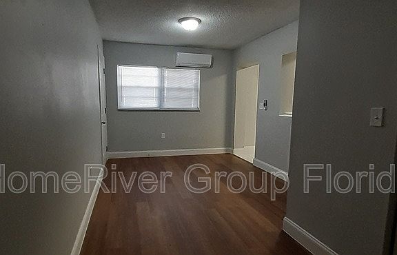 4th image of 2513 N Beaumont Ave