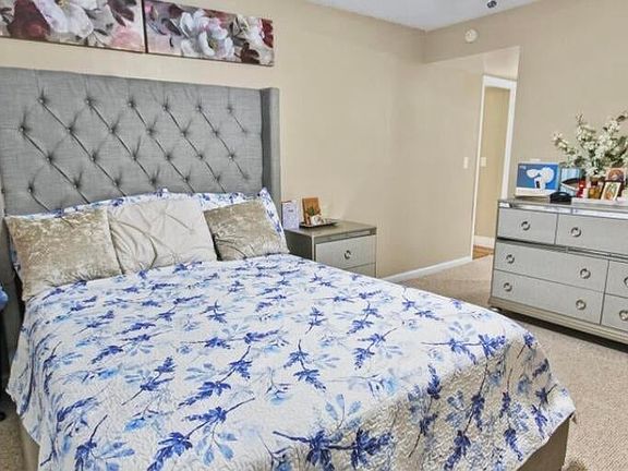 4th image of 7507 Greenlake Way #1