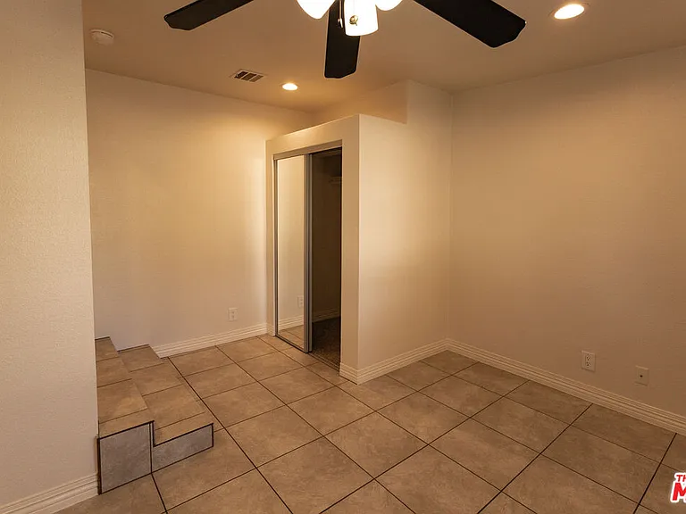 5766 Newcastle Ave — Photo 6