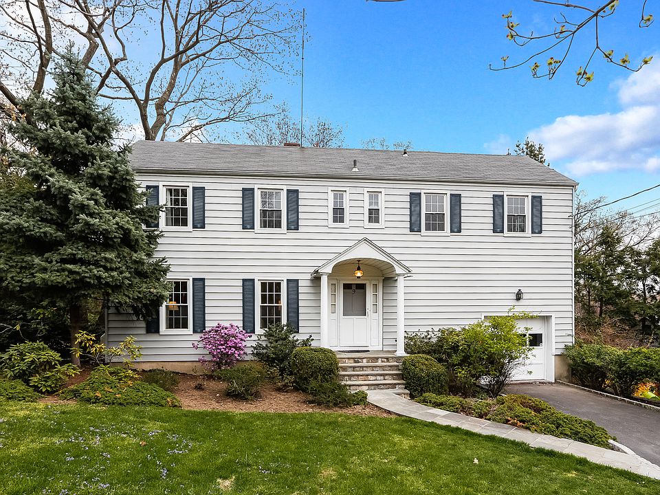 1st image of 9 Lundy Ln