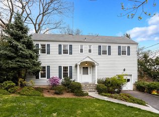 9 Lundy Ln, Larchmont, NY 10538