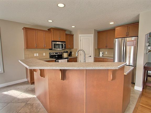 5th image of 10 Birchmont Cres