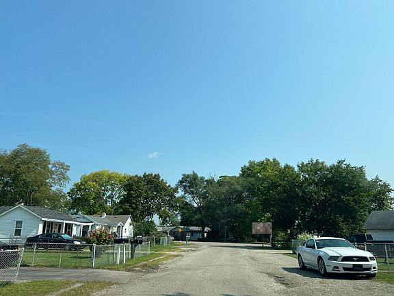 4th image of 2536 Warrendale Ave