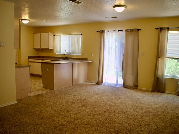 Family room/ Open floor plan