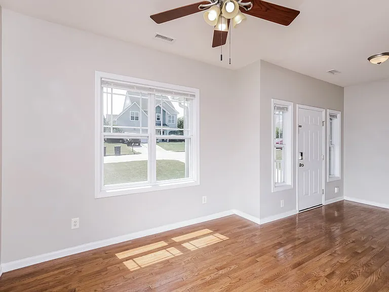 200 Willowbrook Cir — Photo 5