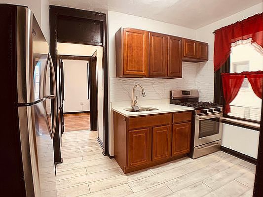 3rd image of 2135 27th St APT B3