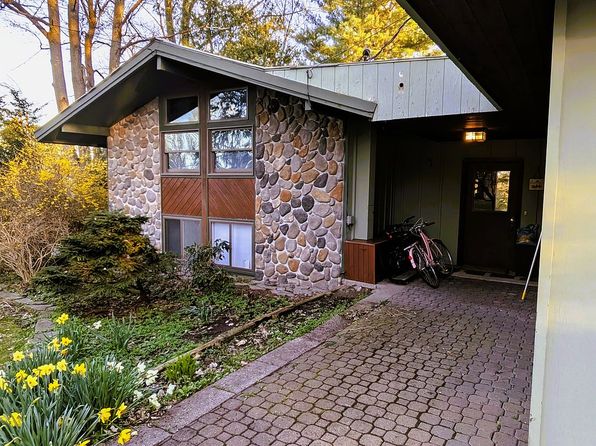 39 Hillcrest Dr