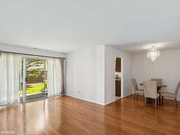 3rd image of 231 Coventry Cir #231