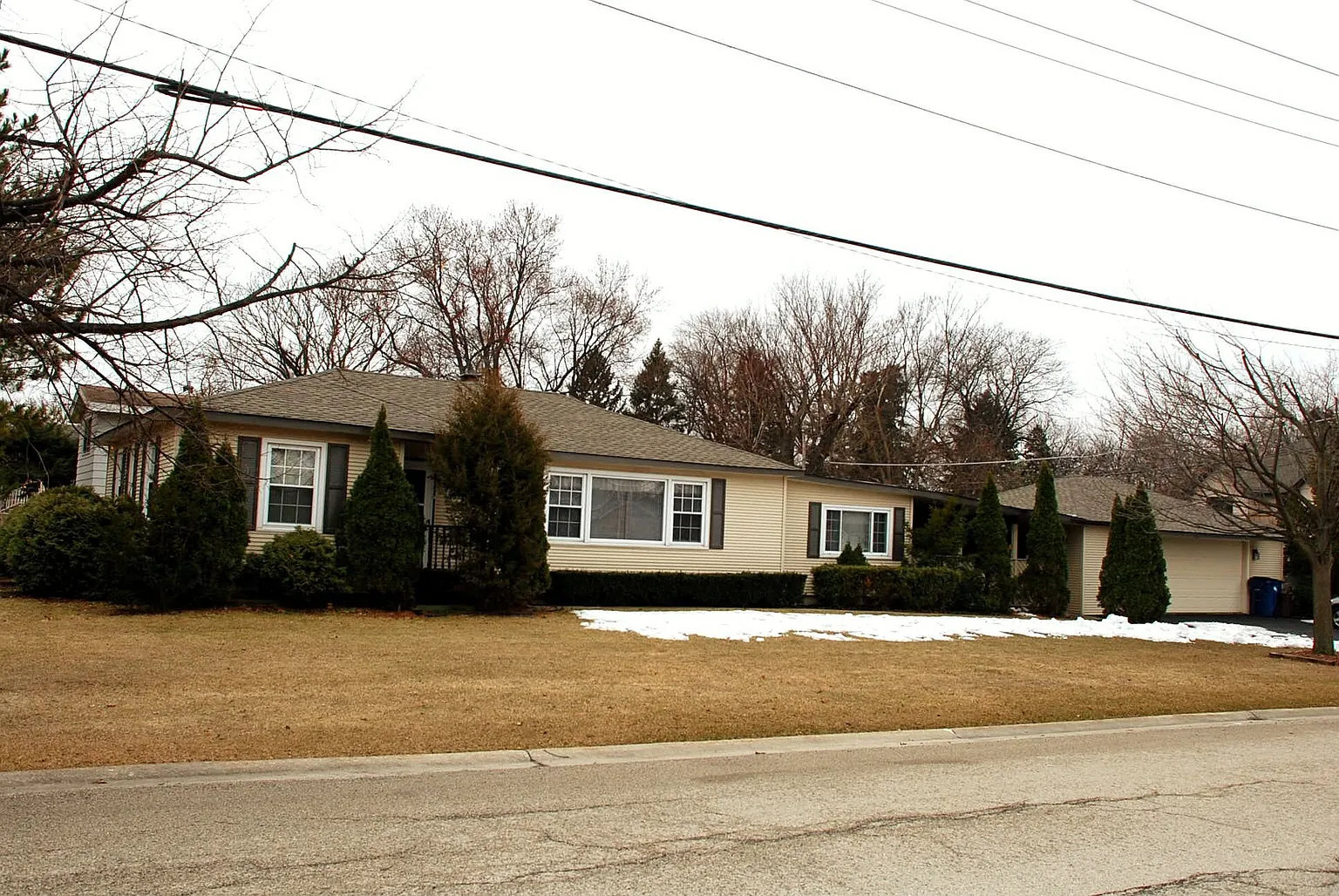404 S Center St photo 1