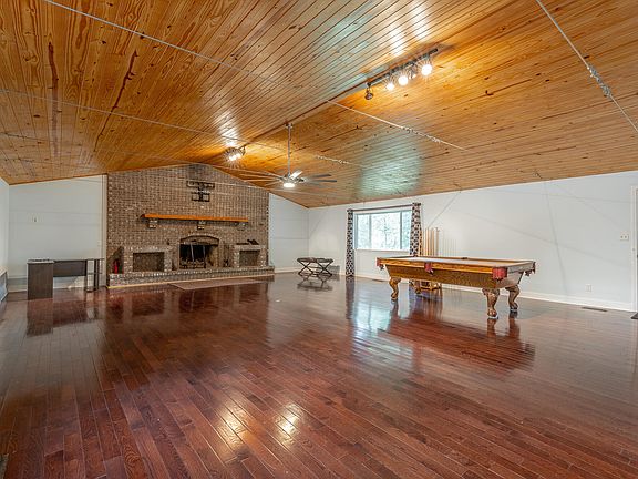 5th image of 9011 Pleasant Ln