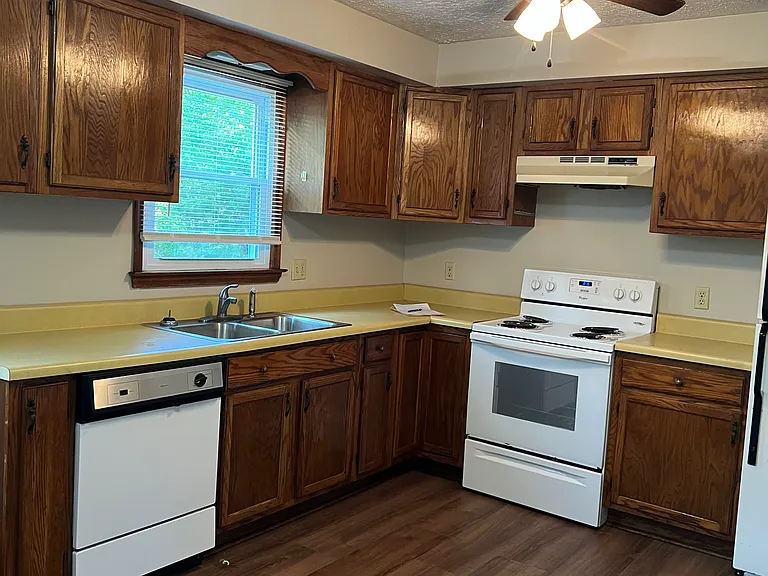 137 Lansing Dr #D — Photo 17
