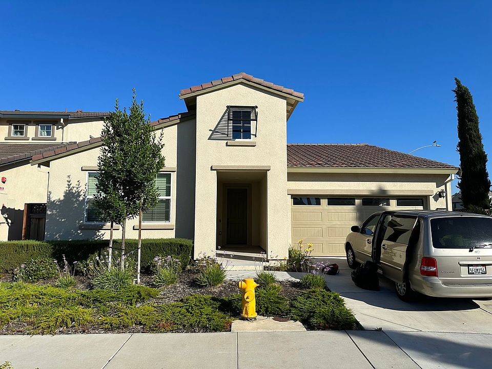 2nd image of 606 Gardenia Ct