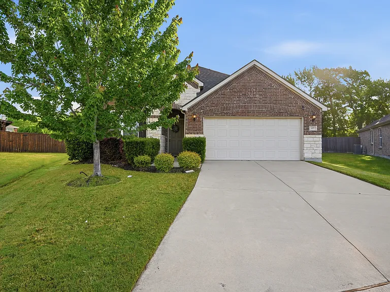405 Windward Dr — Photo 3