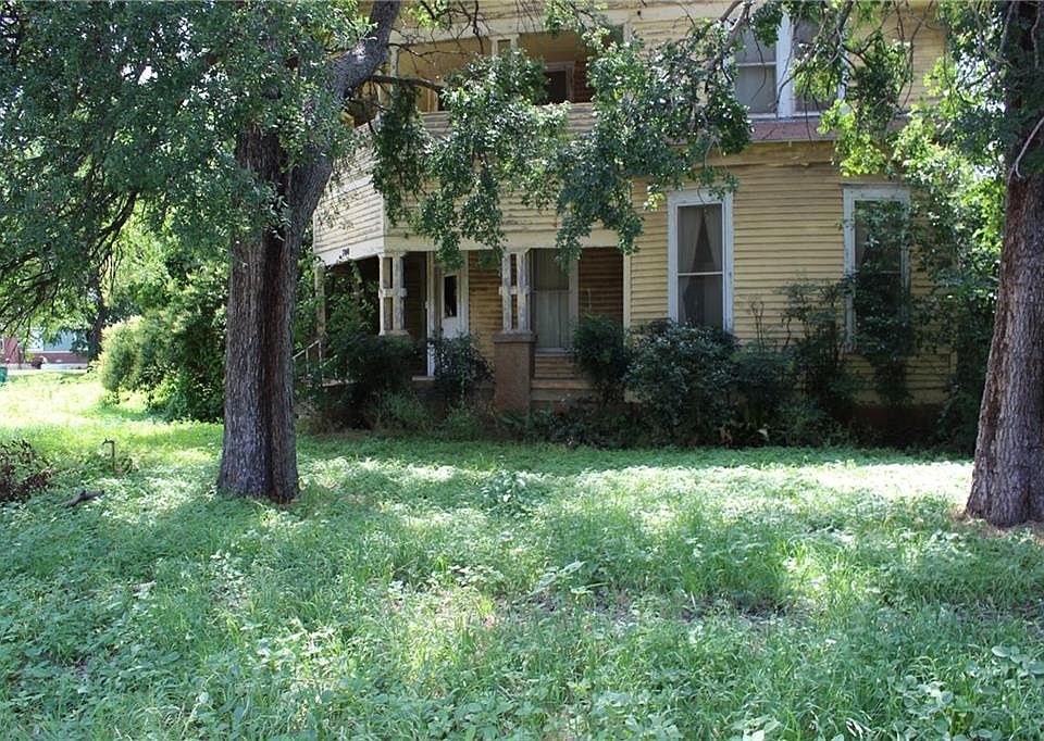 1st image of 700 W Pecan St