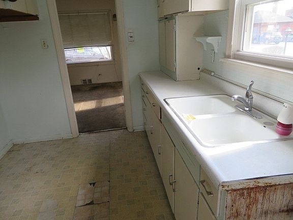 5th image of 620 S Martin Luther King Jr Ave