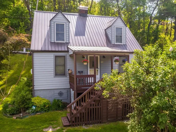 305 Huntington Ave, Morgantown, WV 26501