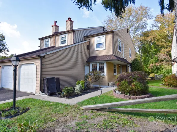 5 Sandy Ridge Dr, Doylestown, PA 18901