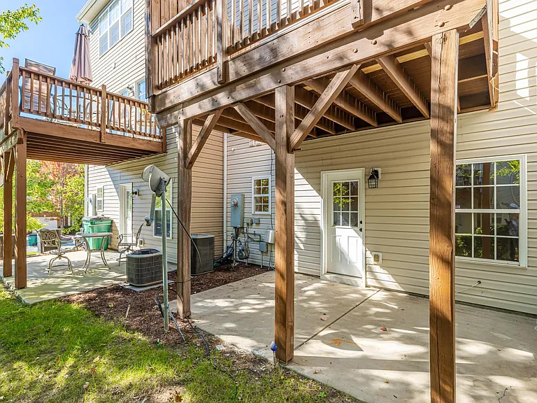 14106 Winford Ln — Photo 32