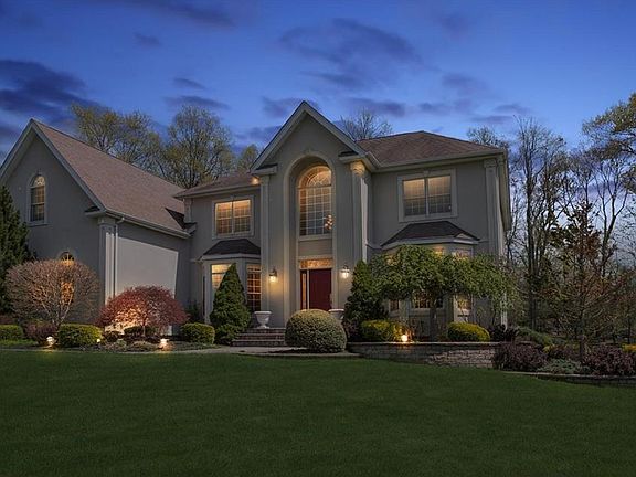 4th image of 27 Oxford Dr