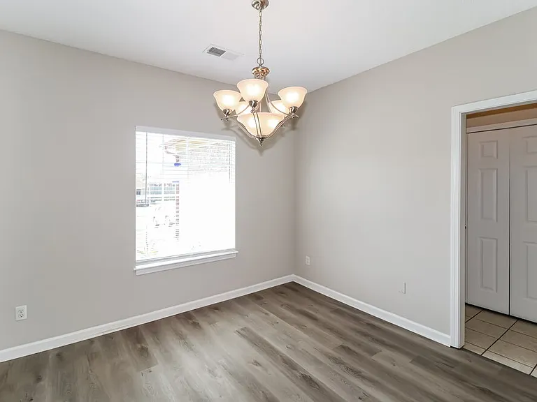 185 Village Dr — Photo 6
