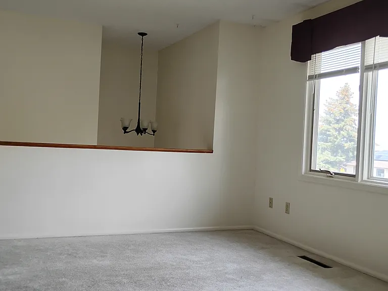 1621 Stuart St — Photo 3