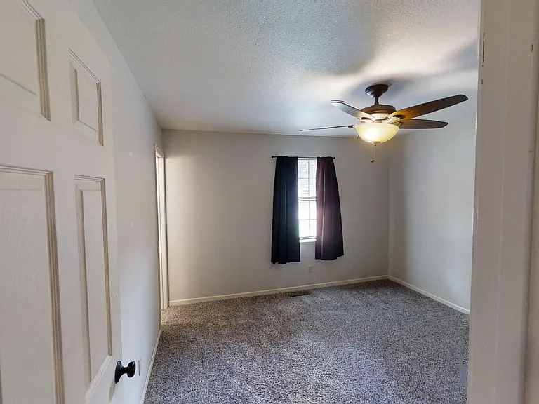 11124 N Harrison St — Photo 17