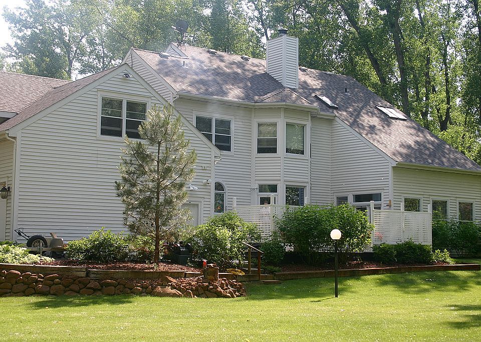 2nd image of 2830 Woodland Dr