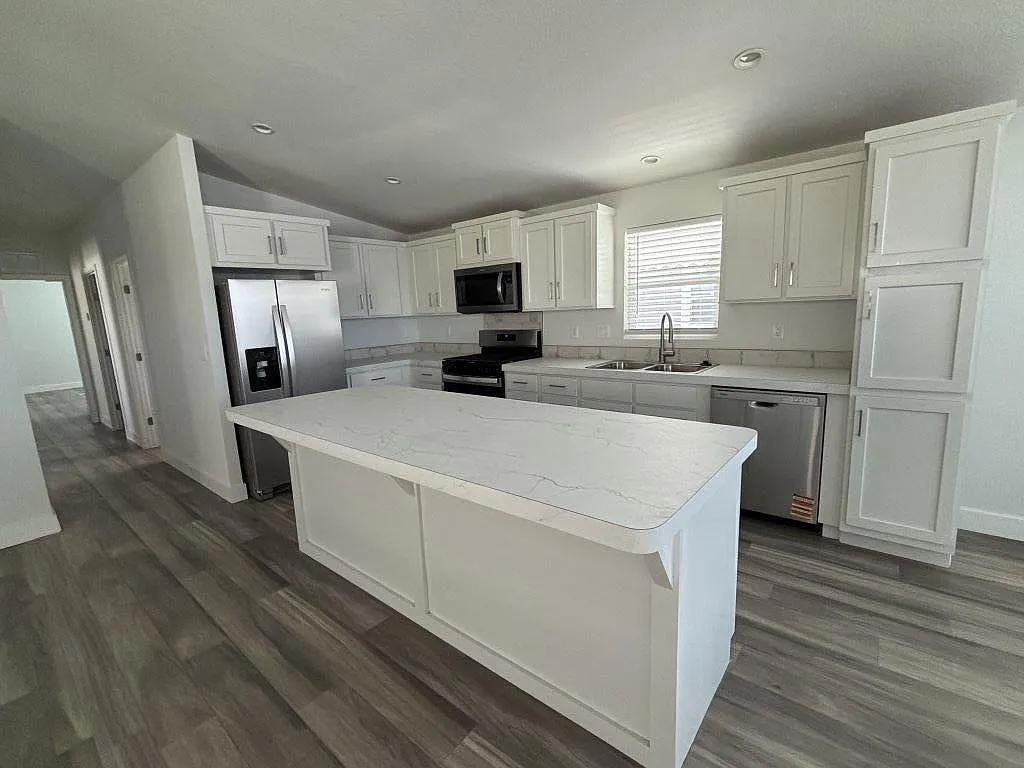 3 bed, 2.0 bath, 1310 sqft, $1,800 — Photo 4
