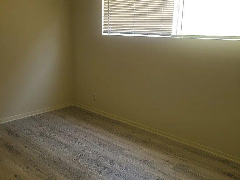 643 Hill St #B — Photo 22