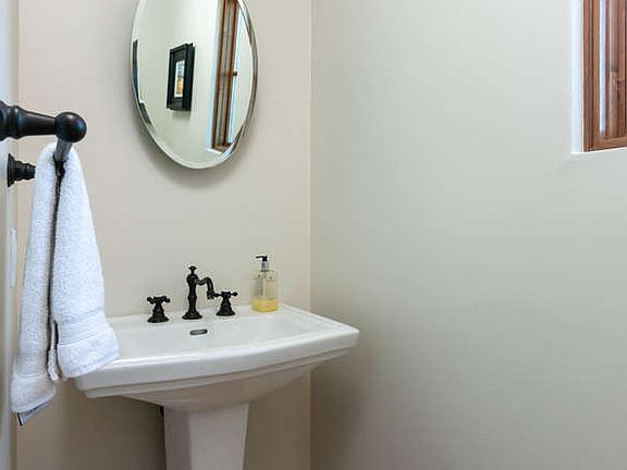 4th image of 618 Anacapa St #2