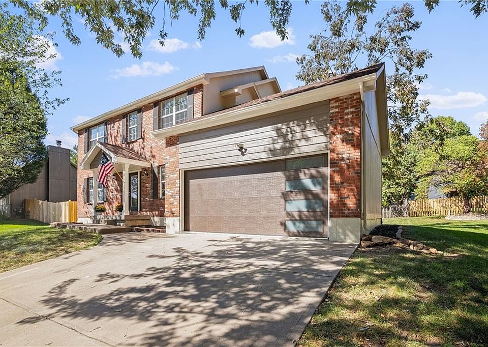 1st image of 705 NE Bright Ln