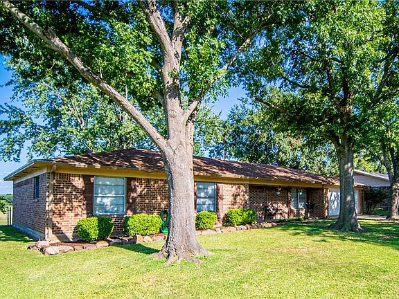 3rd image of 221 Jill Ln