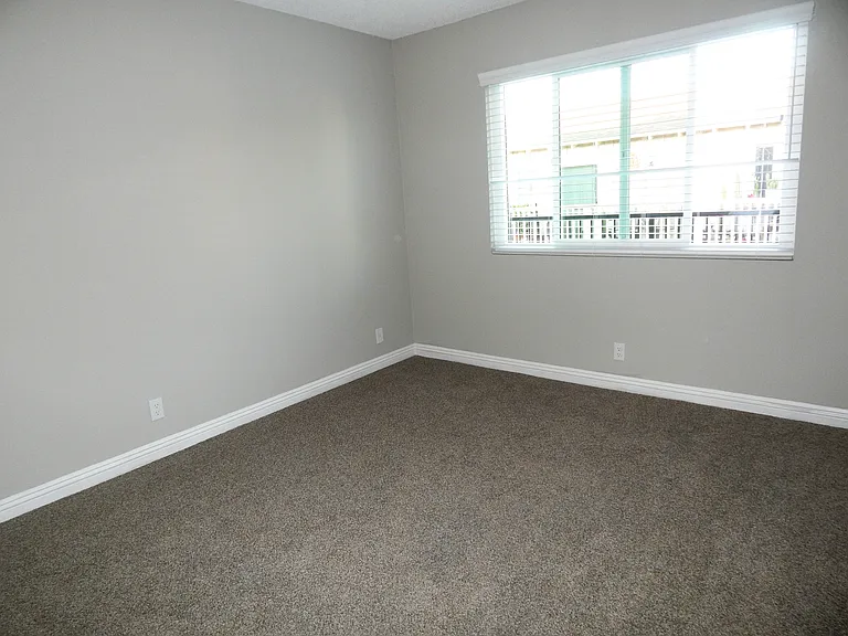 2101 Curtis Ave #4 — Photo 9