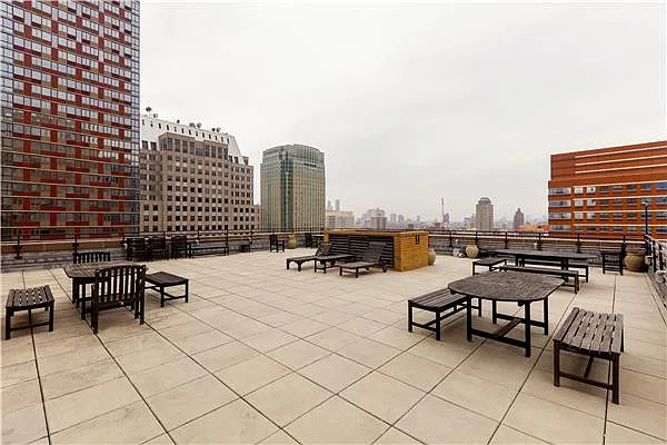 Rented by R New York | media 10