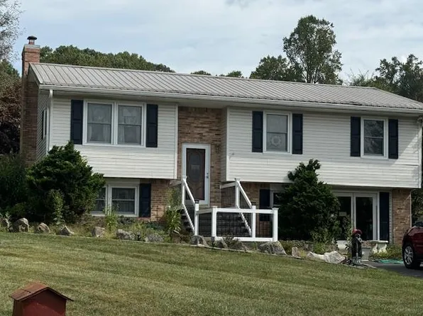 22216 Green Vlg, Abingdon, VA 24210