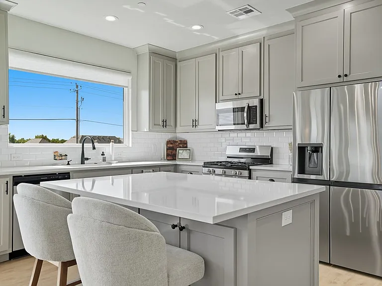 4200 Abbey Park Dr — Photo 16