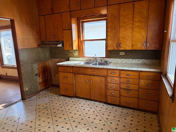 3rd image of 2621 Rebecca St