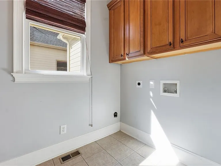 6437 Blue Water Dr — Photo 44