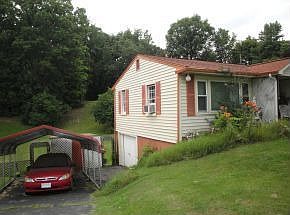 3rd image of 400 Arbutus Ave