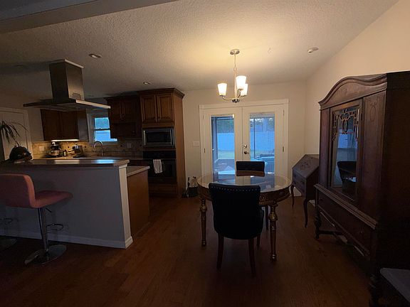 4th image of 540 Gentian Rd