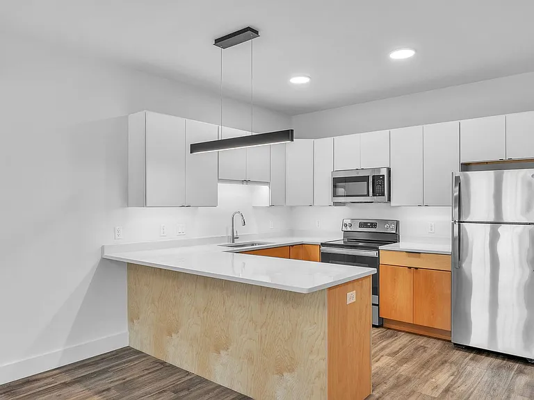 121 Shea Dr — Photo 3