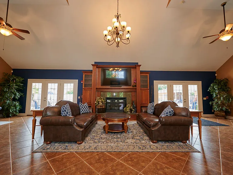 Waterford Village Apartments — Photo 8