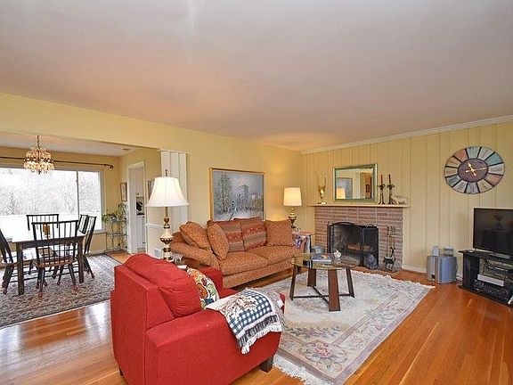 2nd image of 129 Wrenwood Ln