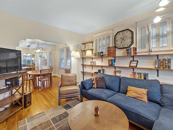 2nd image of 5434 Botanical Ave