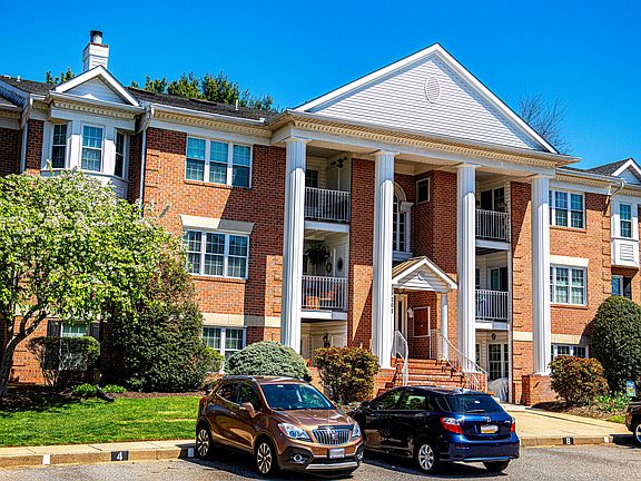 5th image of 201 Burkwood Ct Unit 3B