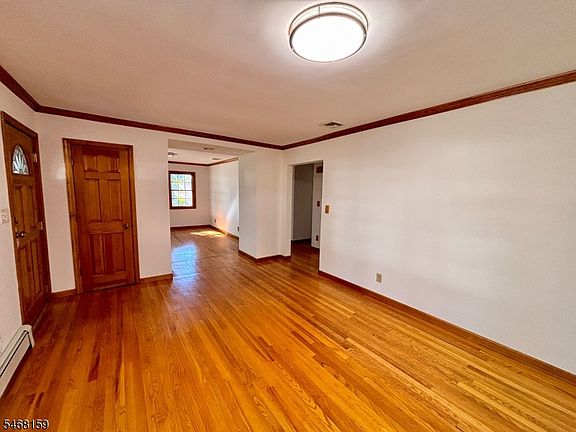 4th image of 447 Manchester Ave
