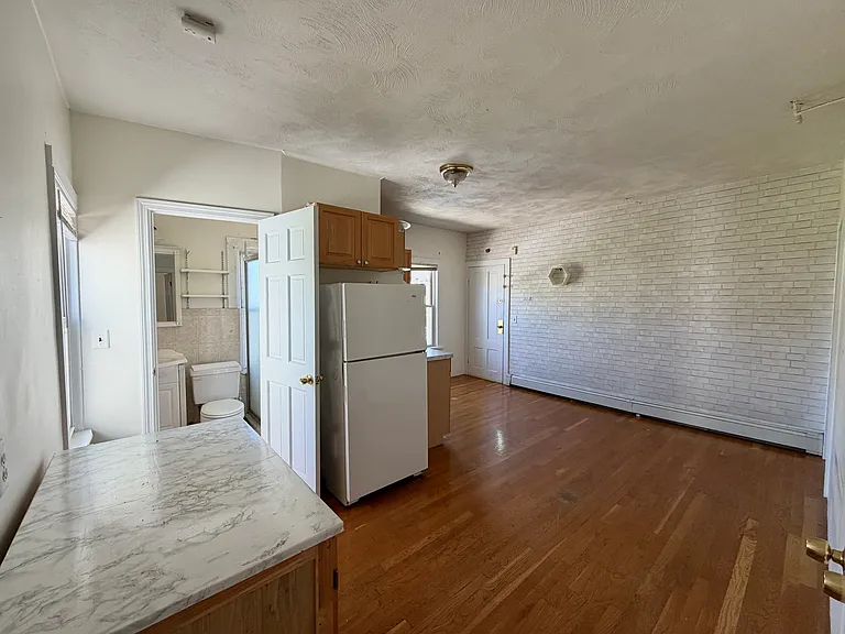 11 Snow St #2R — Photo 5