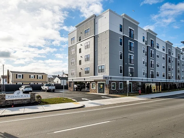 450 American Legion Hwy #506 — Photo 14